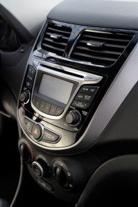 2012 Hyundai Accent Interior, savageonwheels, car reviews