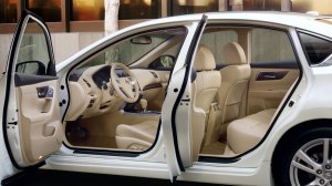 2013 Nissan Altima interior