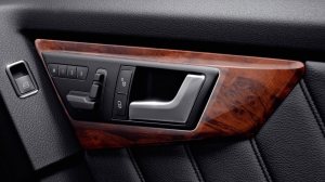 Mercedes makes it easy to adjust the power seats with seat-shaped controls on the doors.