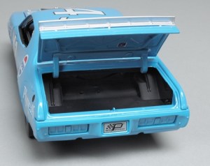 Not much to see in the trunk, but it does open cause these were stock cars back in the 1970s, not fiberglass shells.