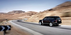I like the shark gill bars on the Range Rover's side, especially when they are a contrasting color, as in the pictured Rover.