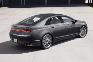 I like the light bar across the MKZ's tail.