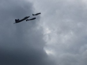 raptor-mustang-lightning, eaa, heritage flights, f-22 raptor, p-38 lightning, p-51 mustang,