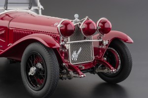 Love the aerodynamic red covers on the headlights.