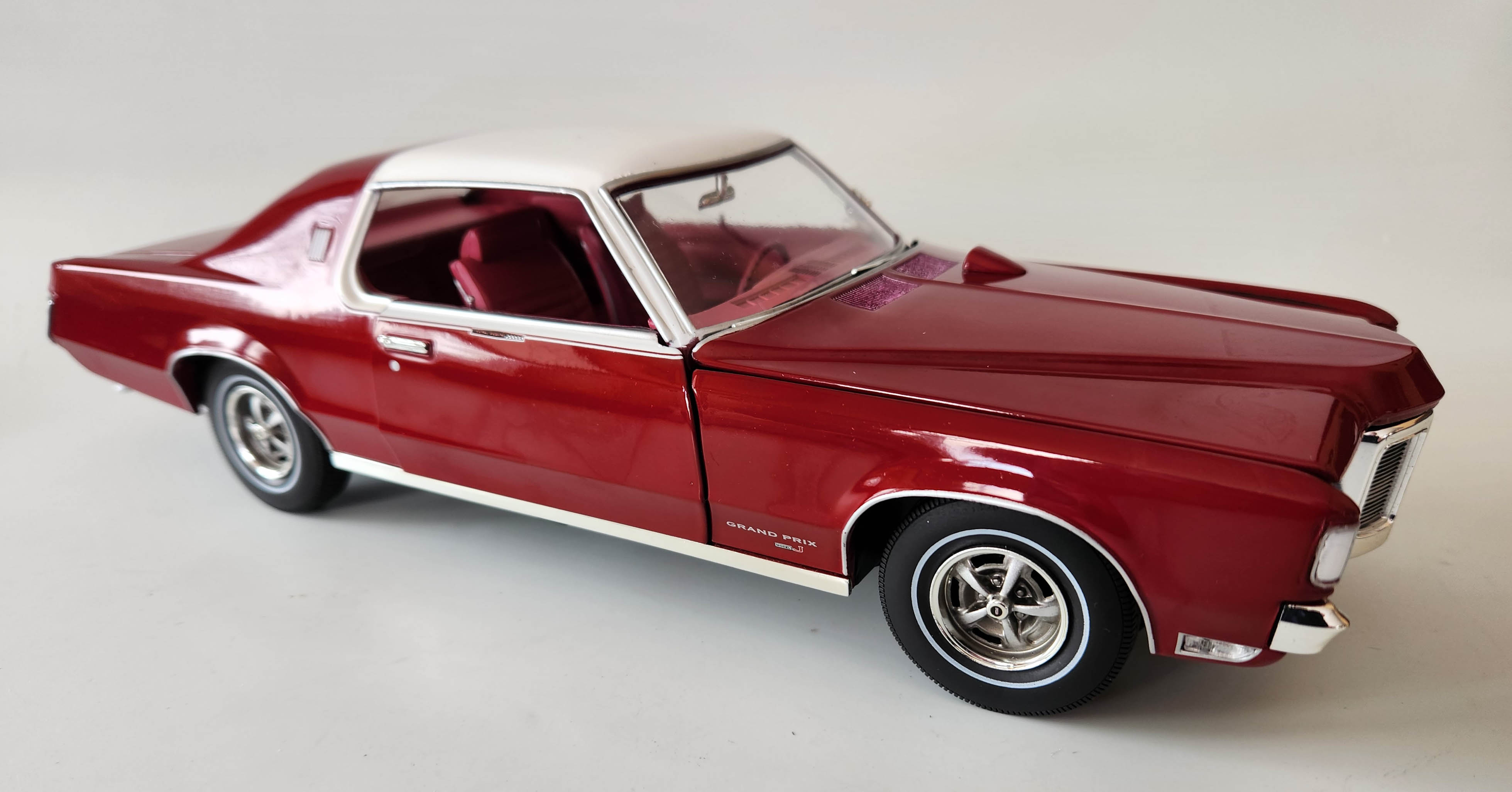 Diecast: 1969 Pontiac Royal Bobcat Grand Prix Model J – Savage On