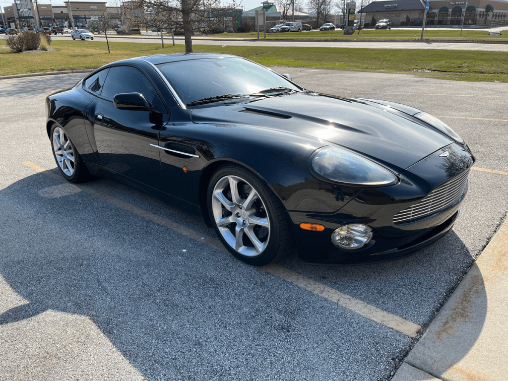 Aston Martin V12 Vanquish