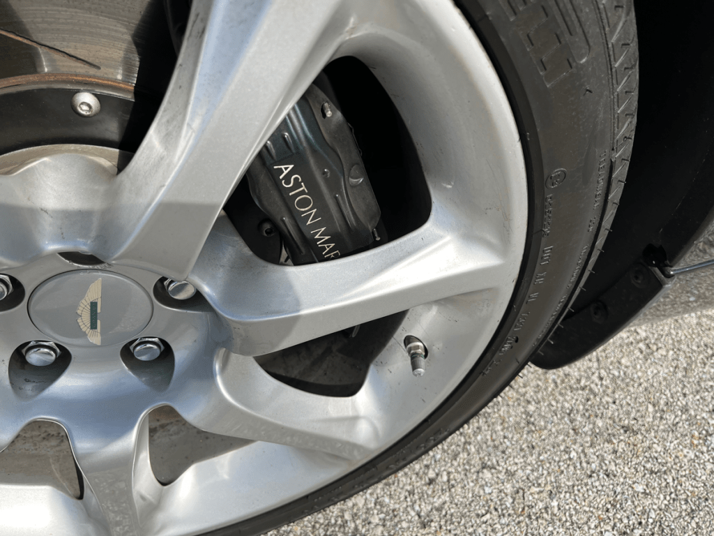 Aston Martin V12 Vanquish brakes