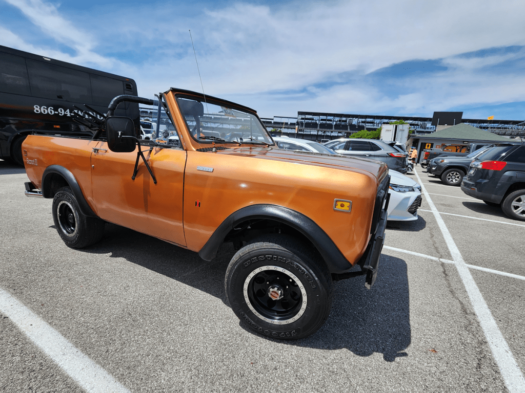 76 International Scout II