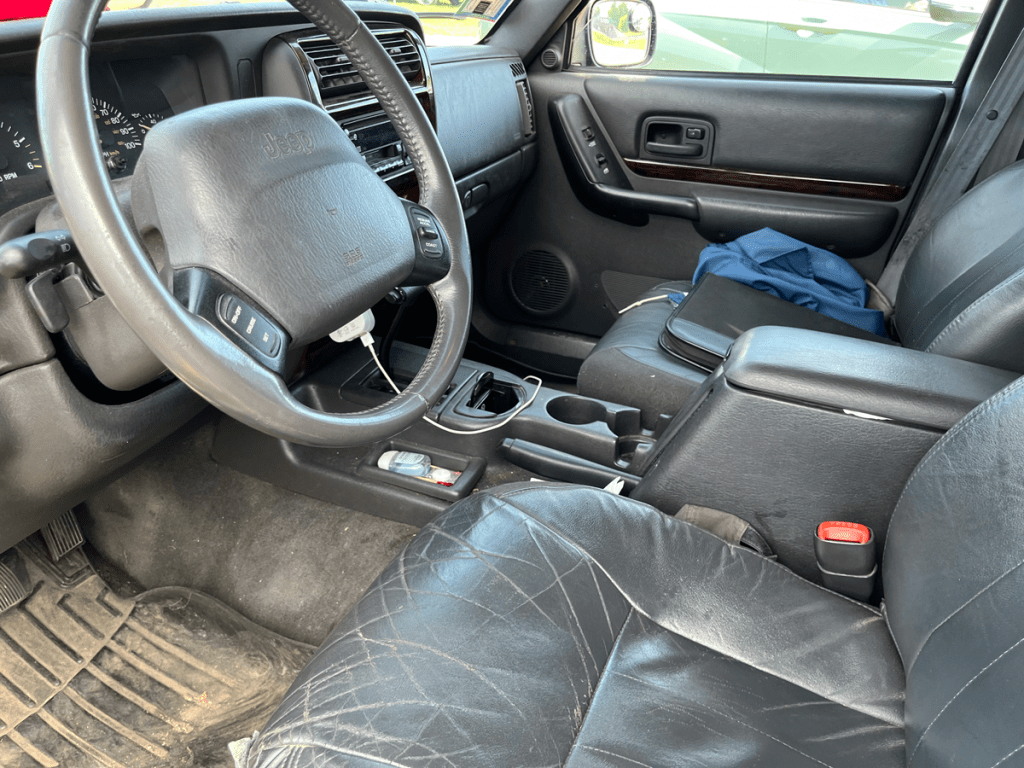 2000 Jeep Cherokee Limited leather interior.