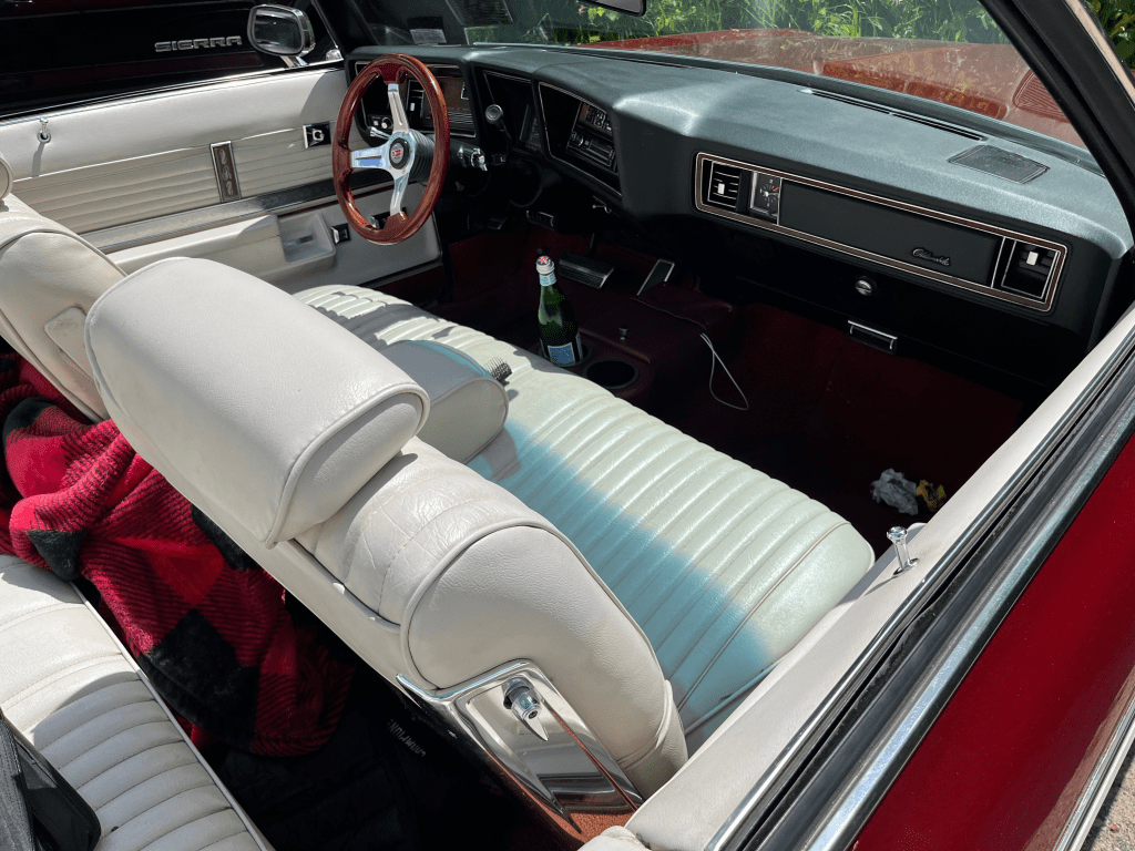 1973 Oldsmobile Delta 88 Convertible interior