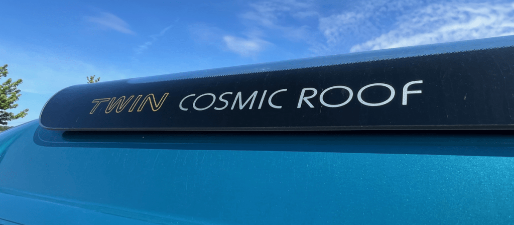 Close-up of the Twin Cosmic Roof feature on a Daihatsu Atrai minivan against a blue sky.