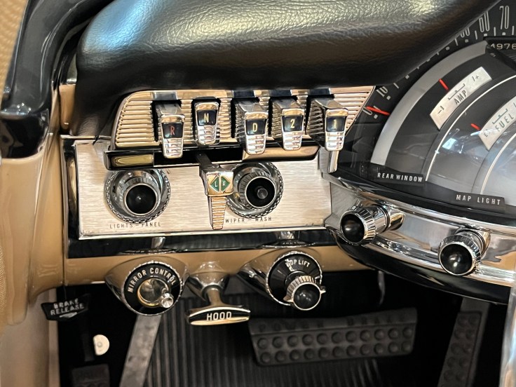 3-speed, Push-button TorqueFlite Automatic Transmission